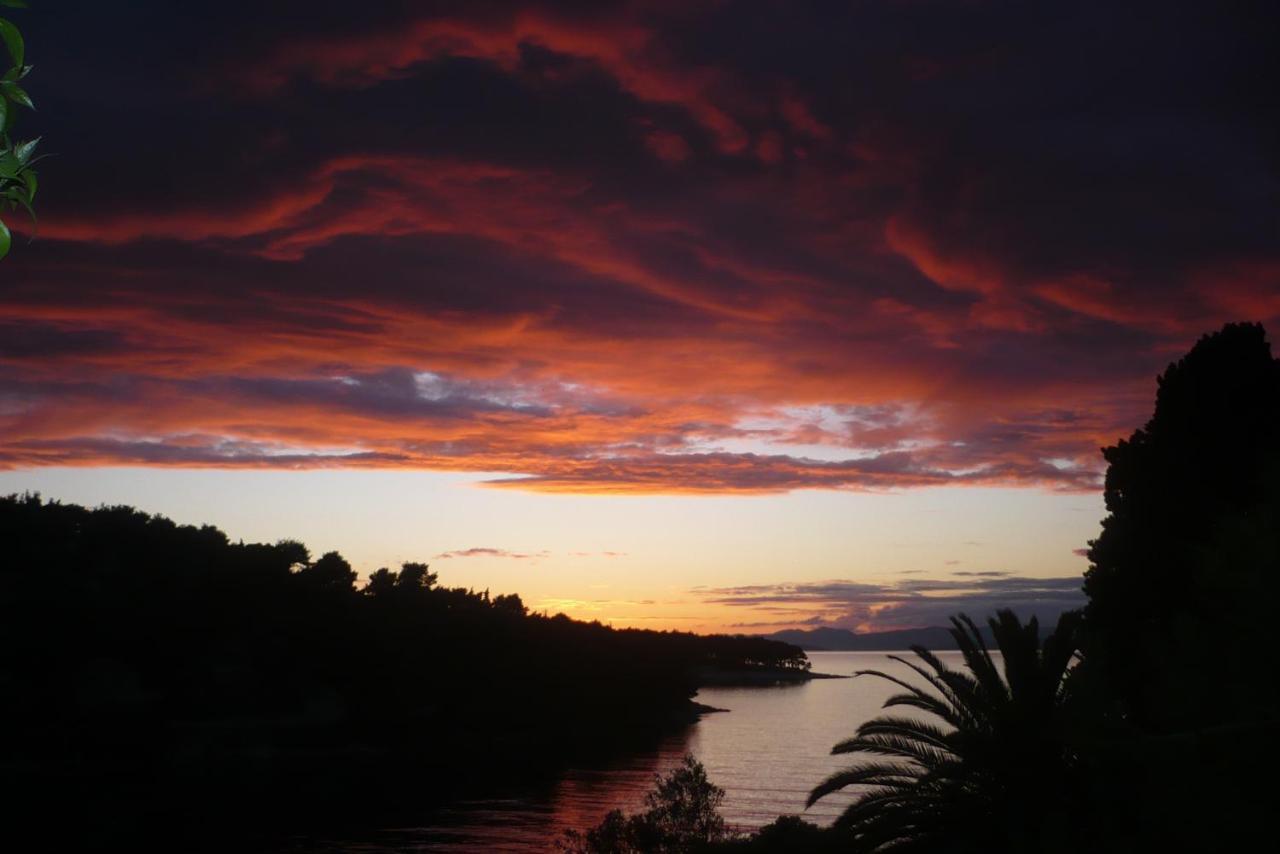 Sunset By The Sea Appartement Splitska Buitenkant foto