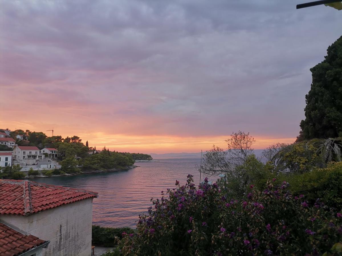 Sunset By The Sea Appartement Splitska Buitenkant foto